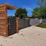 Tara, 4 Bedroom With Heated Pool *