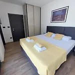 Tara, 4 Bedroom With Heated Pool * Medulin