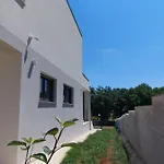 Tara, 4 Bedroom With Heated Pool Villa