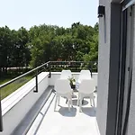 Tara, 4 Bedroom With Heated Pool Medulin