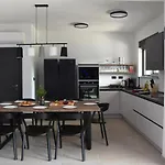 Villa Tara, 4 Bedroom With Heated Pool Medulin