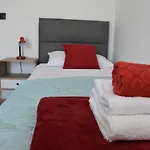 Tara, 4 Bedroom With Heated Pool *