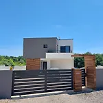 Villa Tara, 4 Bedroom With Heated Pool *