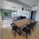 Tara, 4 Bedroom With Heated Pool Villa