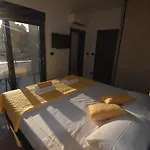 Tara, 4 Bedroom With Heated Pool * Medulin