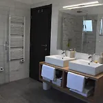 Tara, 4 Bedroom With Heated Pool Medulin