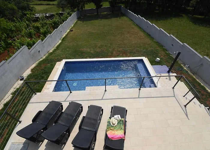Tara, 4 Bedroom With Heated Pool *