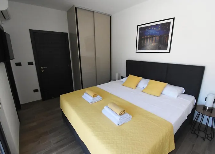 Tara, 4 Bedroom With Heated Pool Villa Medulin