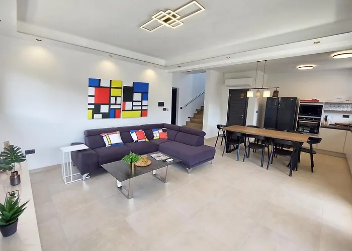 Tara, 4 Bedroom With Heated Pool *