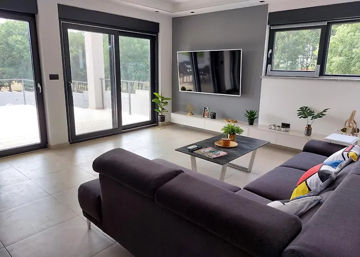 Tara, 4 Bedroom With Heated Pool メドゥリン