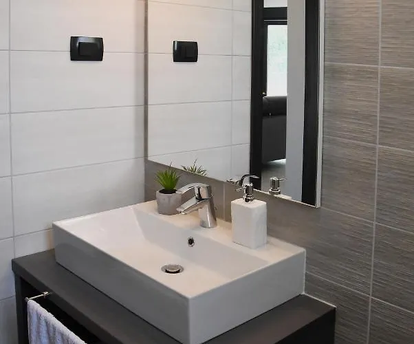 Tara, 4 Bedroom With Heated Pool メドゥリン