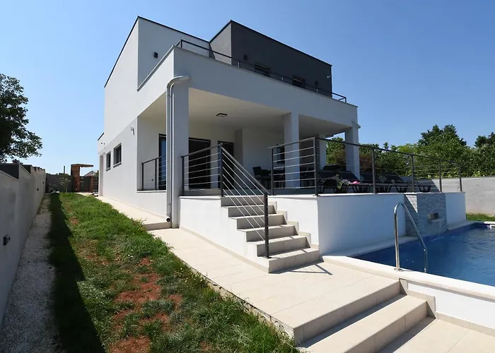 Tara, 4 Bedroom With Heated Pool ヴィラ メドゥリン