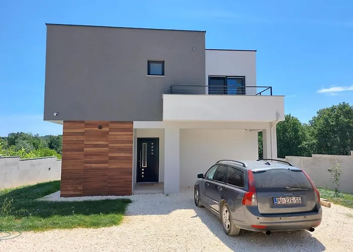 Tara, 4 Bedroom With Heated Pool * Medulin