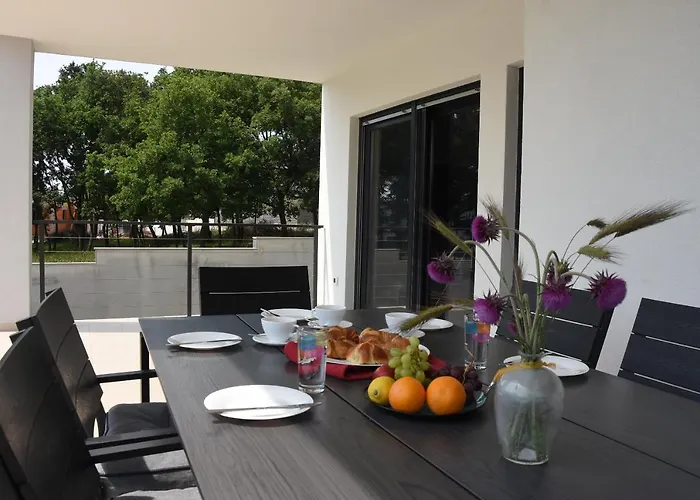 Tara, 4 Bedroom With Heated Pool Villa
