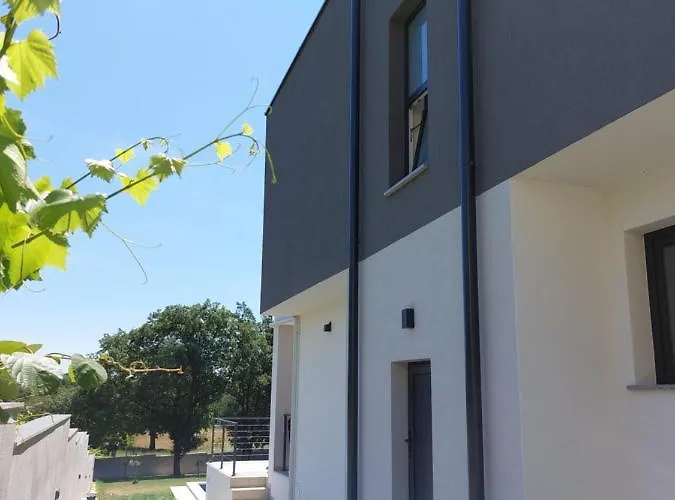 Tara, 4 Bedroom With Heated Pool Villa Medulin
