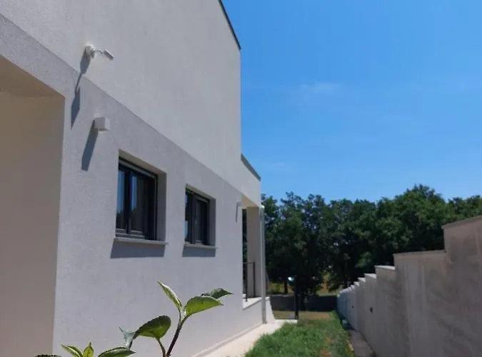 Tara, 4 Bedroom With Heated Pool ヴィラ