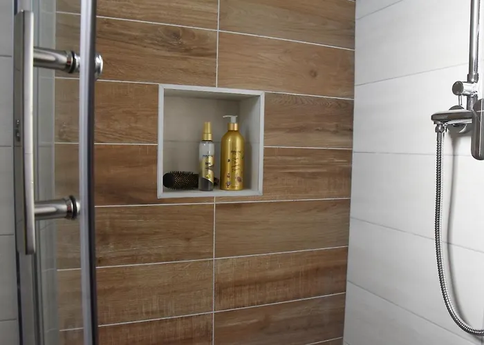 Tara, 4 Bedroom With Heated Pool Medulin