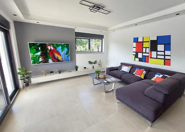 Tara, 4 Bedroom With Heated Pool ヴィラ メドゥリン