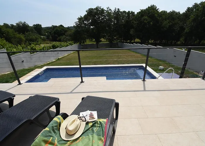 Villa Tara, 4 Bedroom With Heated Pool *