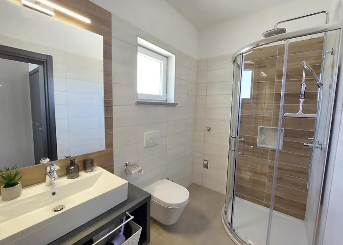 Tara, 4 Bedroom With Heated Pool Villa