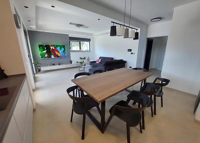 Tara, 4 Bedroom With Heated Pool ヴィラ