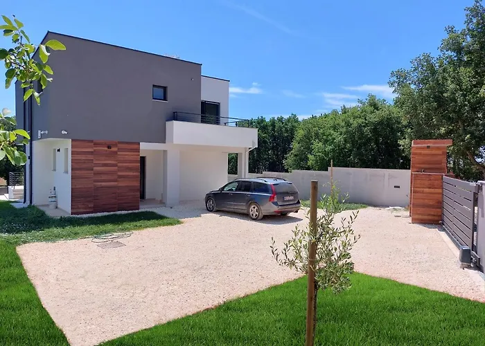 Tara, 4 Bedroom With Heated Pool