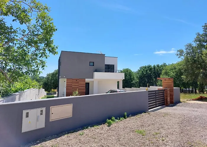 Tara, 4 Bedroom With Heated Pool ヴィラ