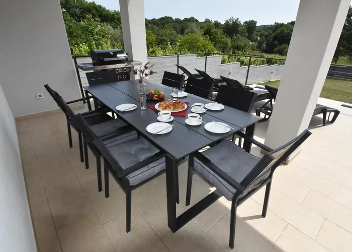 Villa Tara, 4 Bedroom With Heated Pool