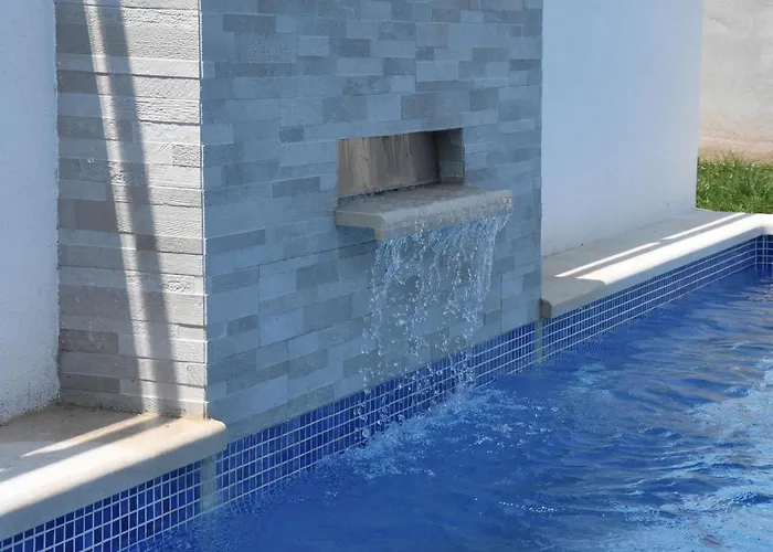 Tara, 4 Bedroom With Heated Pool ヴィラ