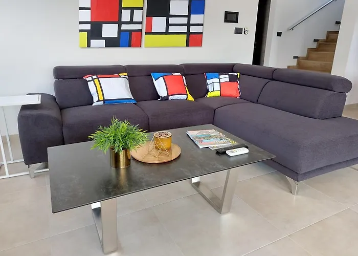 Tara, 4 Bedroom With Heated Pool Villa Medulin