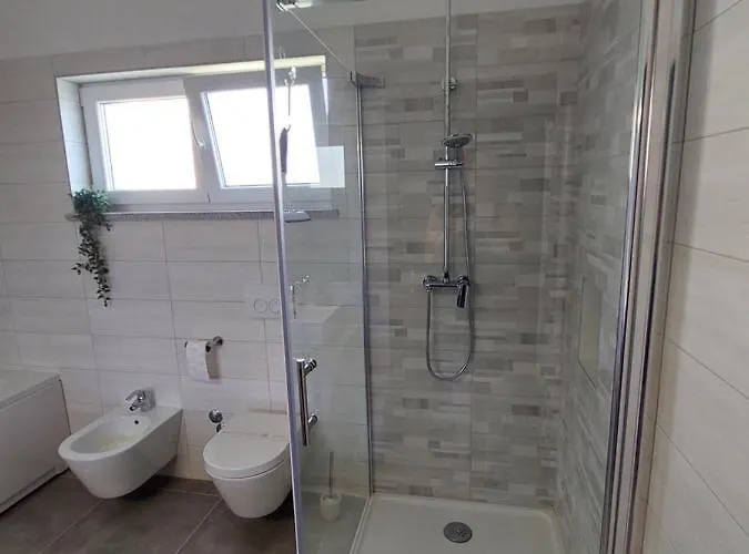 Tara, 4 Bedroom With Heated Pool *