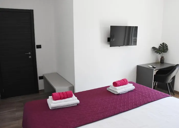 Tara, 4 Bedroom With Heated Pool Medulin