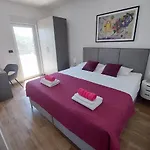 Villa Tara, 4 Bedroom With Heated Pool Medulin