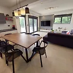 Villa Tara, 4 Bedroom With Heated Pool
