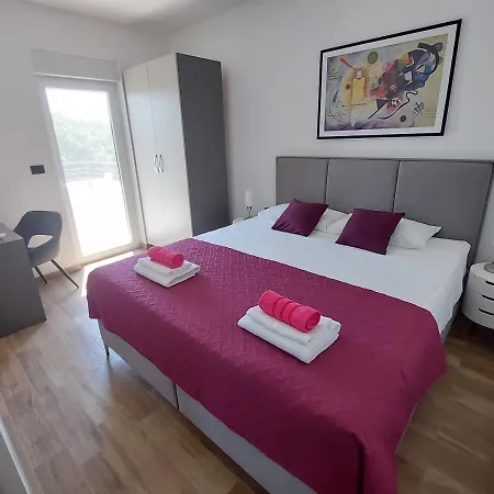 Villa Tara, 4 Bedroom With Heated Pool Medulin