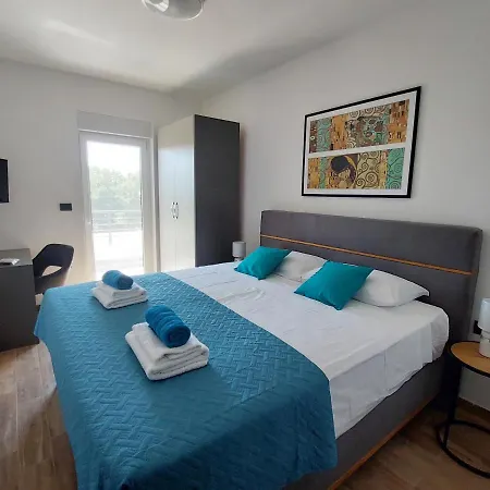 Tara, 4 Bedroom With Heated Pool Villa *