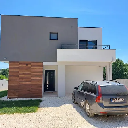 Tara, 4 Bedroom With Heated Pool * Medulin