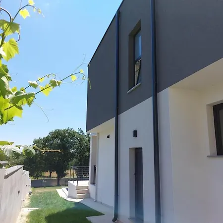 Tara, 4 Bedroom With Heated Pool Villa Medulin