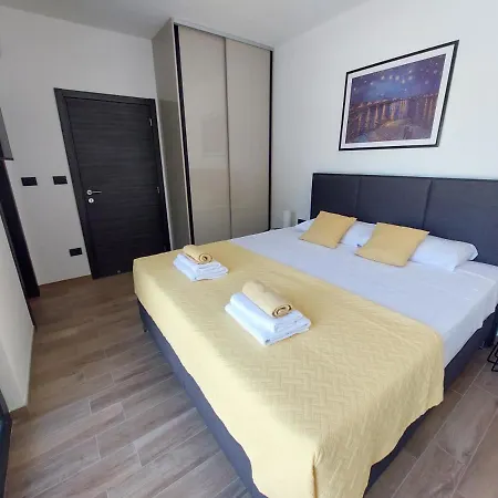 Tara, 4 Bedroom With Heated Pool * Medulin