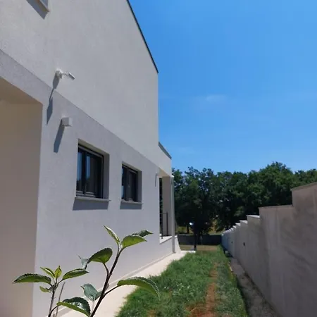 Tara, 4 Bedroom With Heated Pool Villa