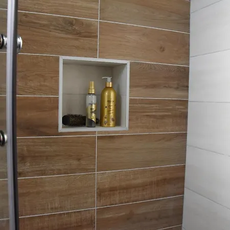 Tara, 4 Bedroom With Heated Pool Medulin