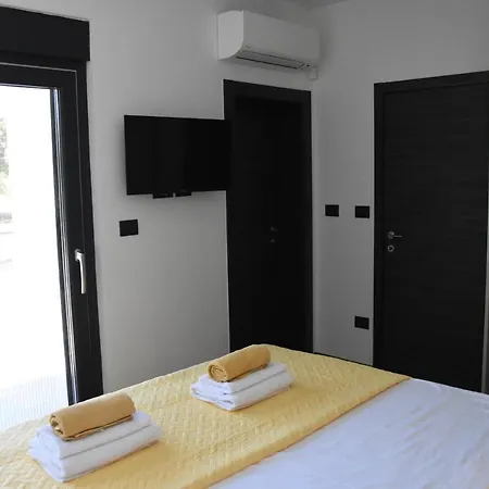 Tara, 4 Bedroom With Heated Pool * Medulin