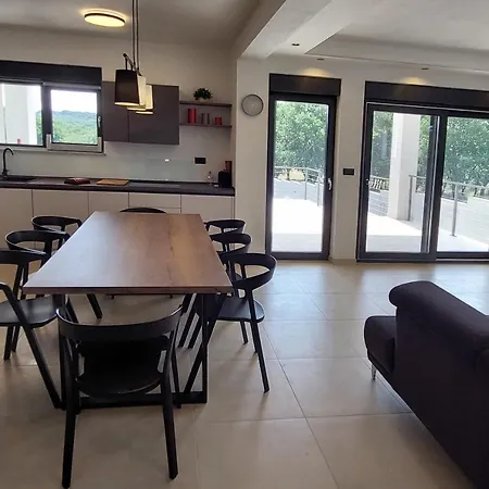 Tara, 4 Bedroom With Heated Pool