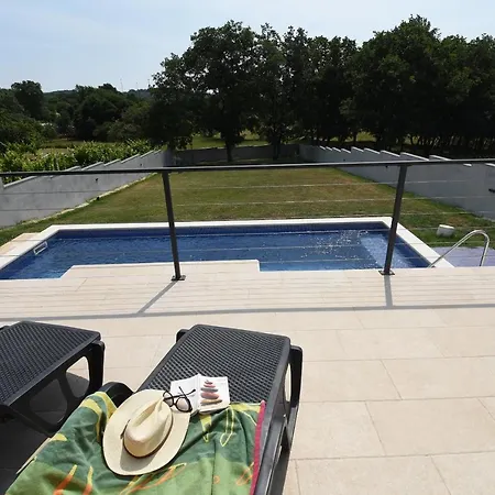 Villa Tara, 4 Bedroom With Heated Pool *