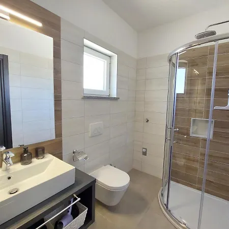 Tara, 4 Bedroom With Heated Pool Villa