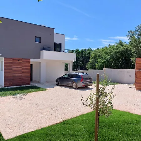 Tara, 4 Bedroom With Heated Pool