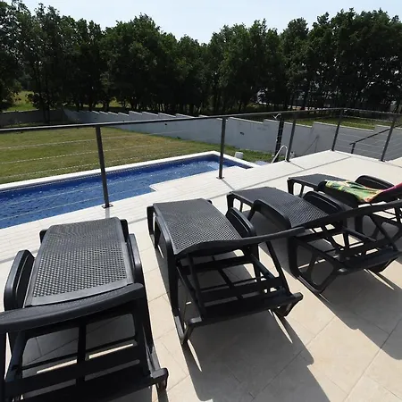 Villa Tara, 4 Bedroom With Heated Pool *