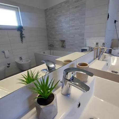 Tara, 4 Bedroom With Heated Pool Villa