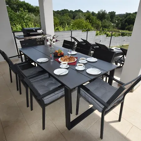 Villa Tara, 4 Bedroom With Heated Pool