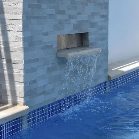 Tara, 4 Bedroom With Heated Pool Villa